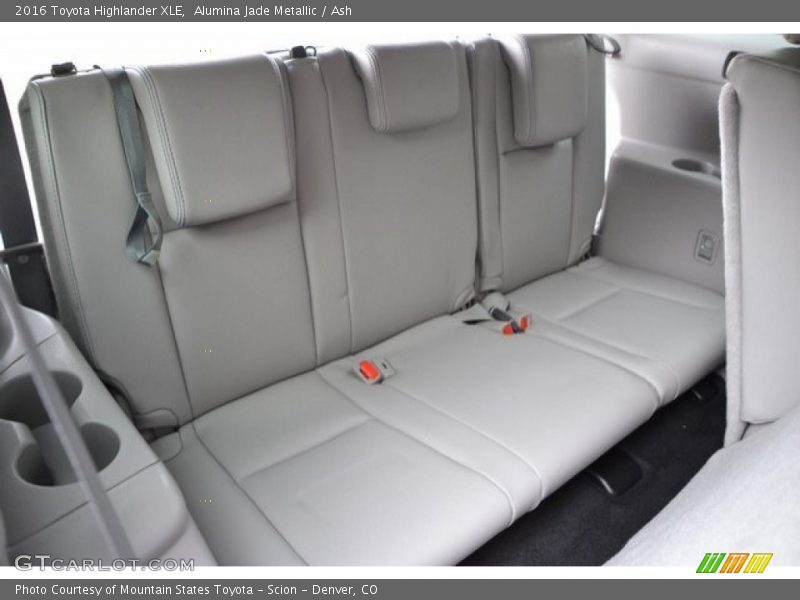 Alumina Jade Metallic / Ash 2016 Toyota Highlander XLE