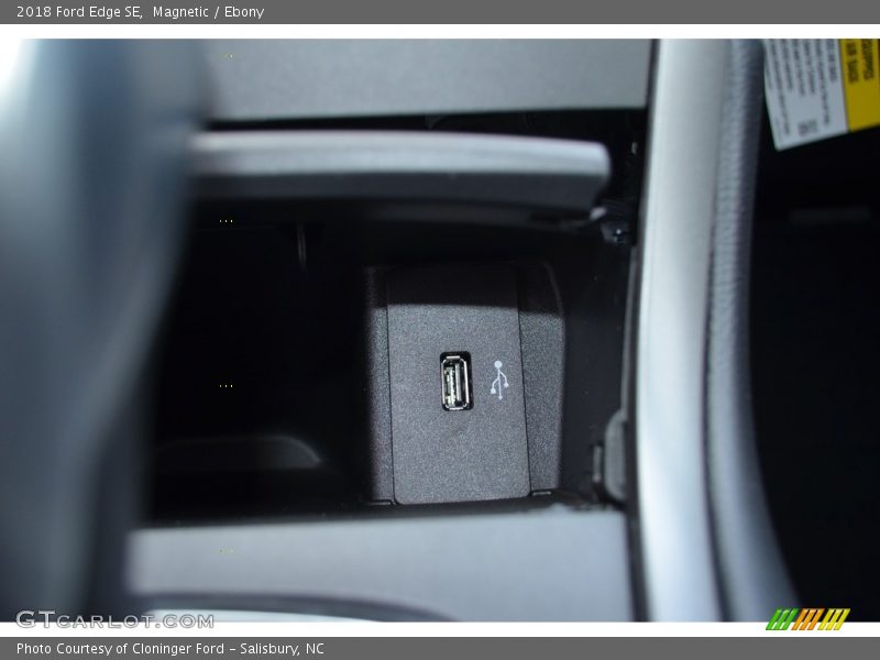 Magnetic / Ebony 2018 Ford Edge SE