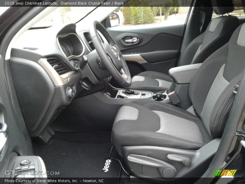 Diamond Black Crystal Pearl / Black 2018 Jeep Cherokee Latitude
