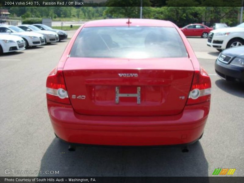 Passion Red / Off Black 2004 Volvo S40 T5