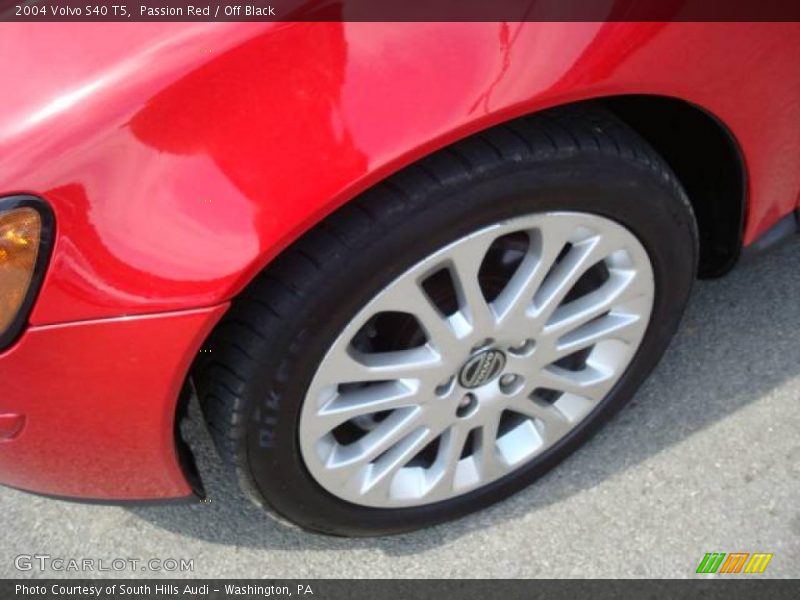 Passion Red / Off Black 2004 Volvo S40 T5