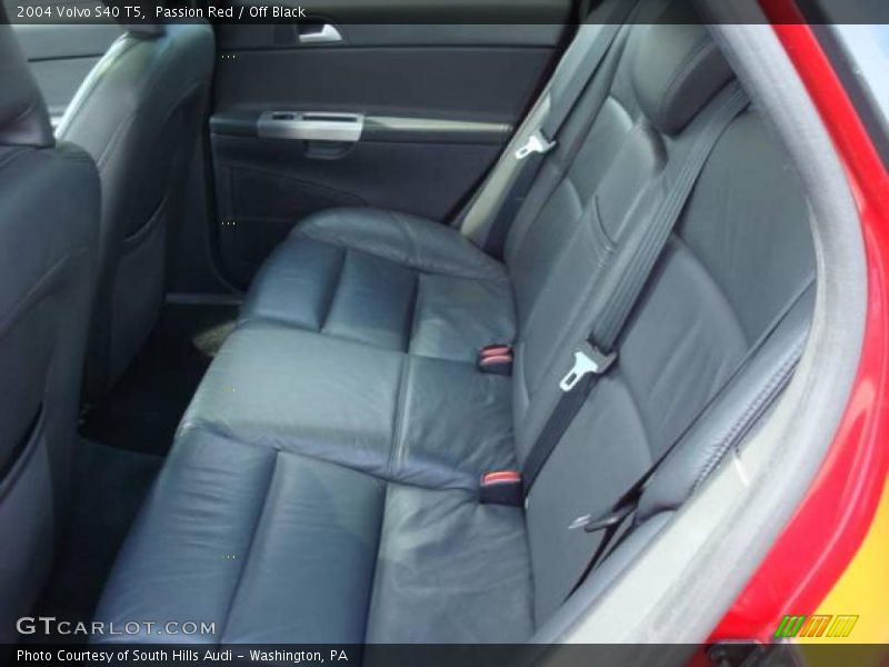 Passion Red / Off Black 2004 Volvo S40 T5