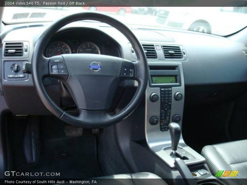 Passion Red / Off Black 2004 Volvo S40 T5