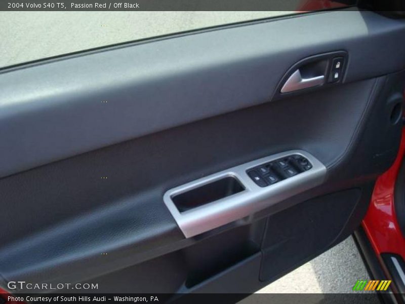 Passion Red / Off Black 2004 Volvo S40 T5
