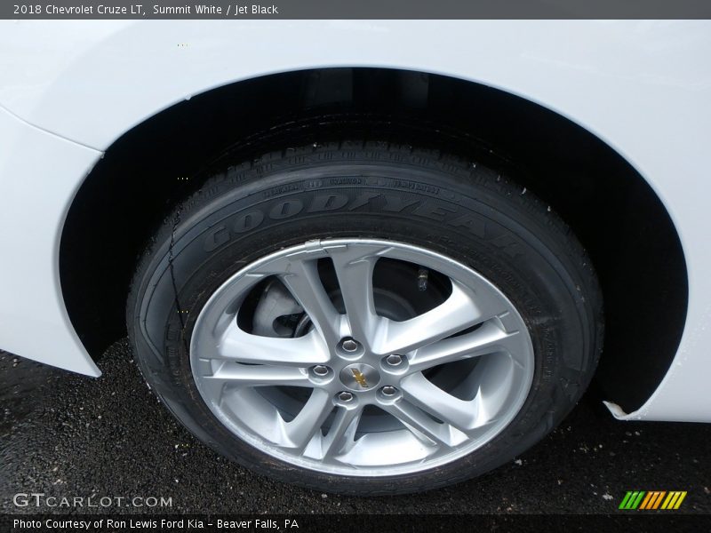 Summit White / Jet Black 2018 Chevrolet Cruze LT