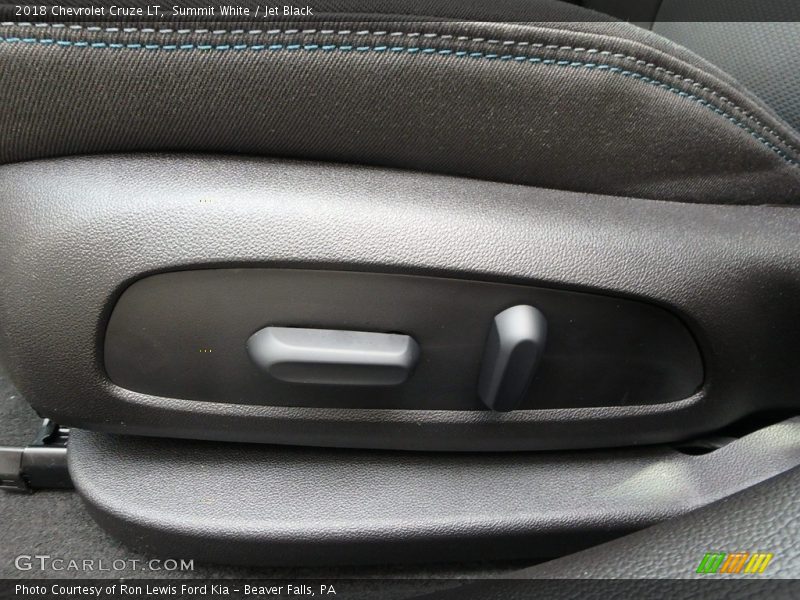Summit White / Jet Black 2018 Chevrolet Cruze LT