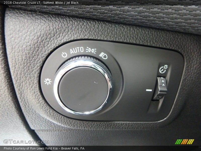 Summit White / Jet Black 2018 Chevrolet Cruze LT