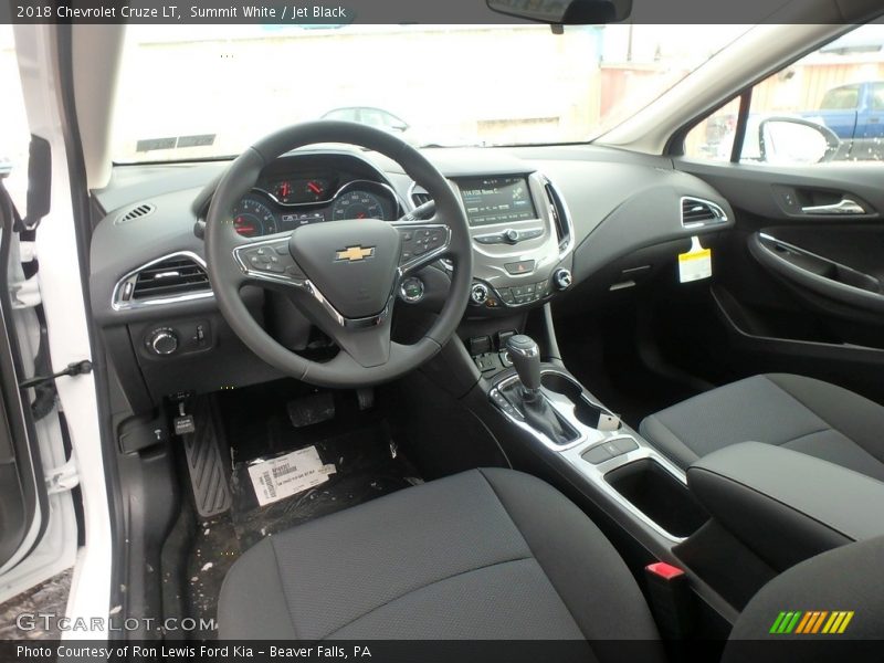 Summit White / Jet Black 2018 Chevrolet Cruze LT