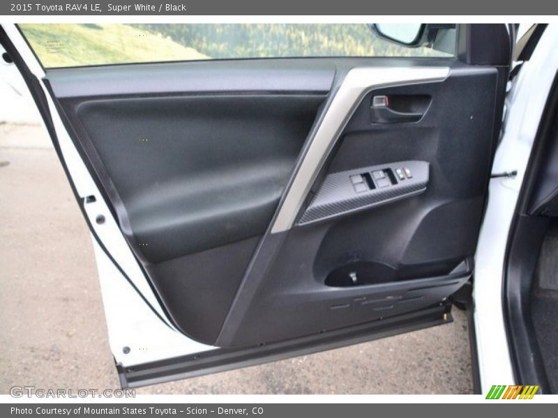 Super White / Black 2015 Toyota RAV4 LE