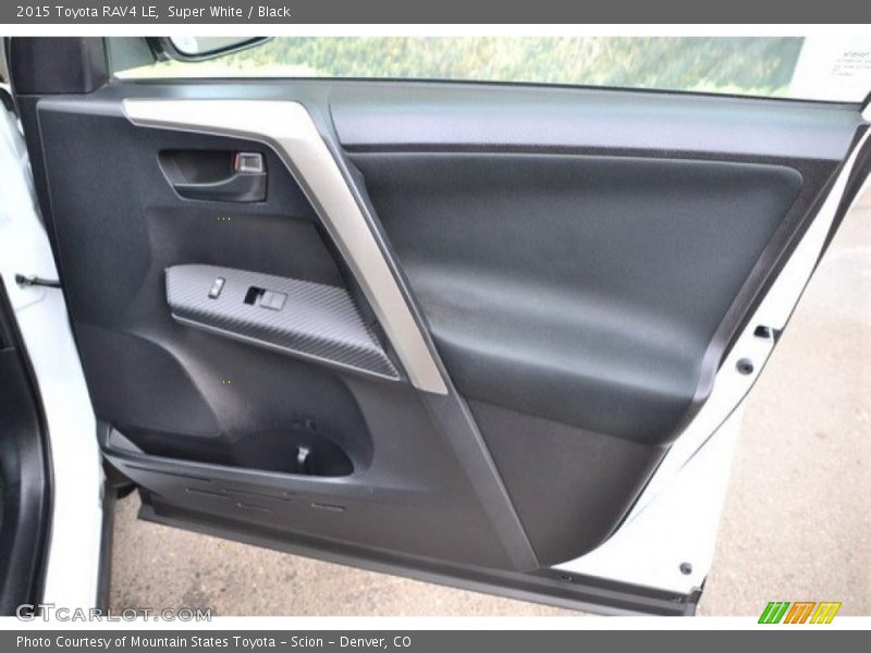 Super White / Black 2015 Toyota RAV4 LE