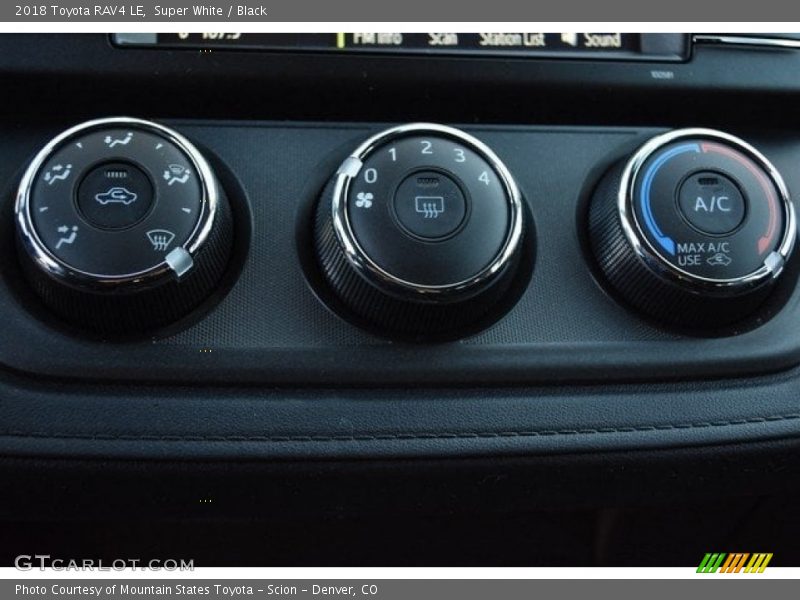 Super White / Black 2018 Toyota RAV4 LE