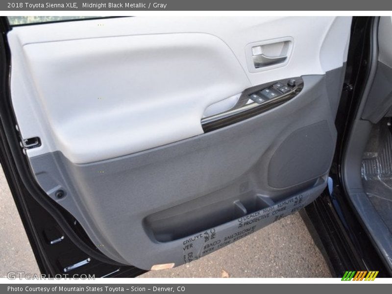 Midnight Black Metallic / Gray 2018 Toyota Sienna XLE
