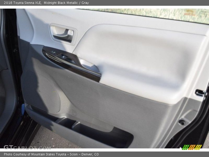 Midnight Black Metallic / Gray 2018 Toyota Sienna XLE