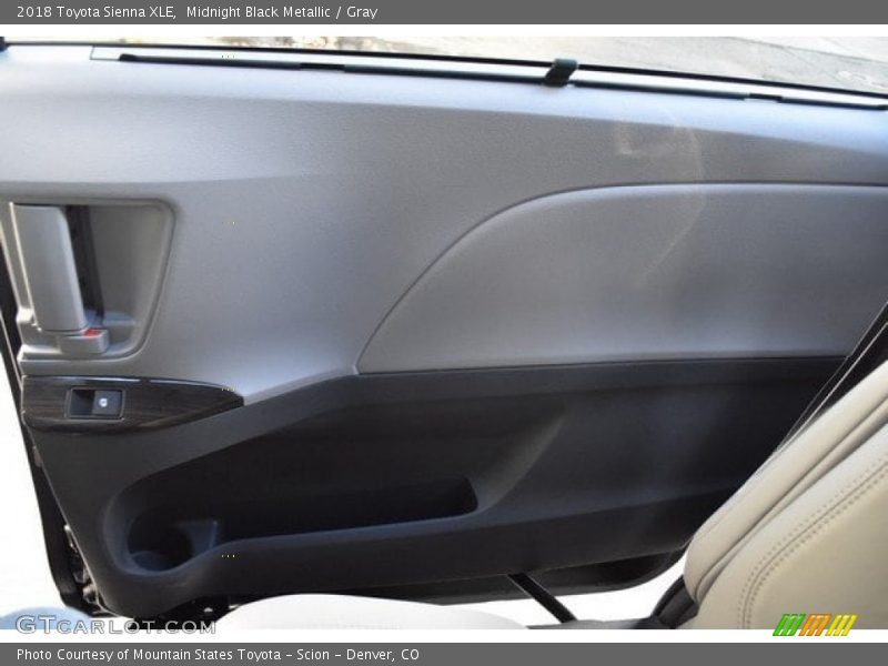 Midnight Black Metallic / Gray 2018 Toyota Sienna XLE