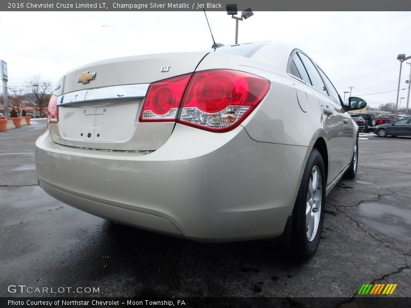 Champagne Silver Metallic / Jet Black 2016 Chevrolet Cruze Limited LT