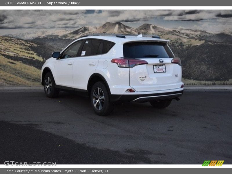 Super White / Black 2018 Toyota RAV4 XLE