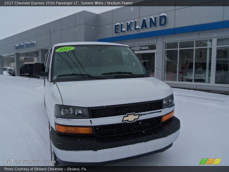 Summit White / Medium Pewter 2017 Chevrolet Express 3500 Passenger LT