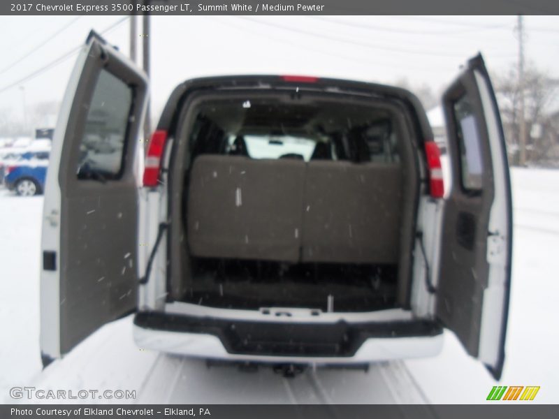 Summit White / Medium Pewter 2017 Chevrolet Express 3500 Passenger LT