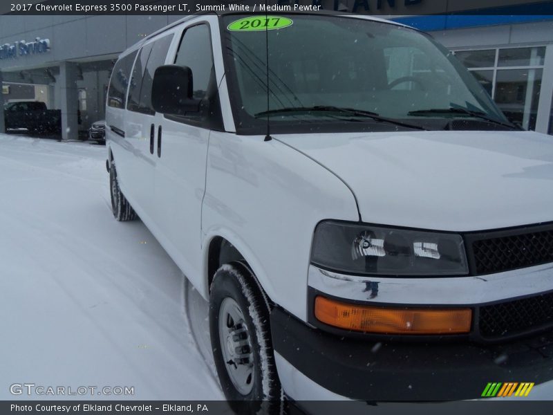 Summit White / Medium Pewter 2017 Chevrolet Express 3500 Passenger LT