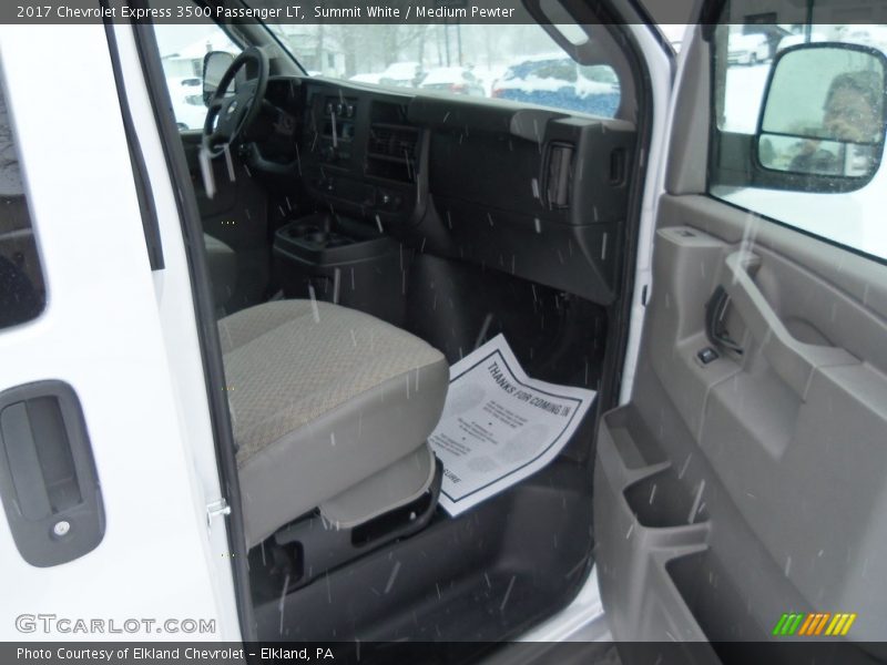 Summit White / Medium Pewter 2017 Chevrolet Express 3500 Passenger LT