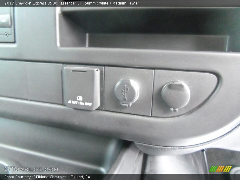 Summit White / Medium Pewter 2017 Chevrolet Express 3500 Passenger LT