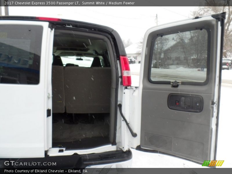 Summit White / Medium Pewter 2017 Chevrolet Express 3500 Passenger LT