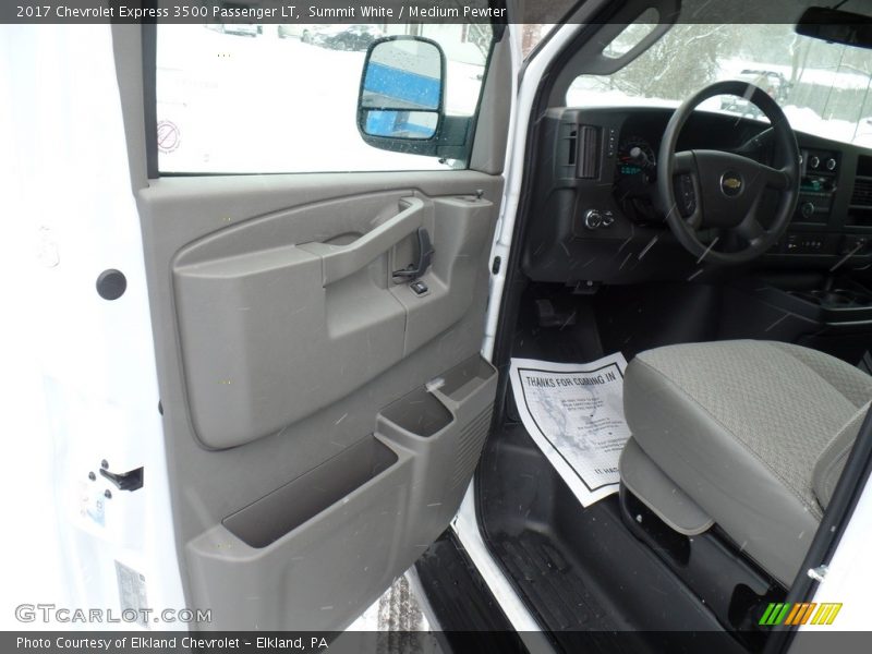 Summit White / Medium Pewter 2017 Chevrolet Express 3500 Passenger LT