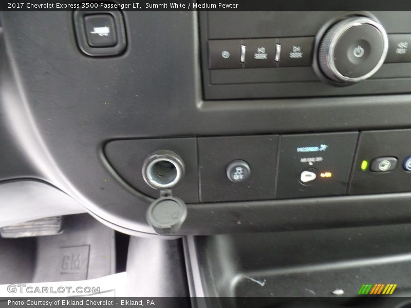 Summit White / Medium Pewter 2017 Chevrolet Express 3500 Passenger LT