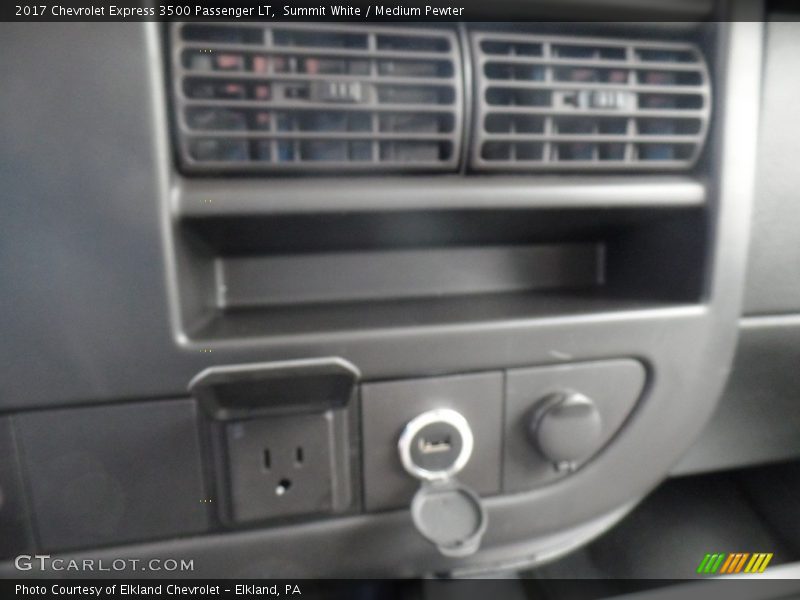 Summit White / Medium Pewter 2017 Chevrolet Express 3500 Passenger LT