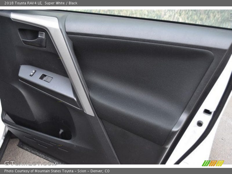 Super White / Black 2018 Toyota RAV4 LE