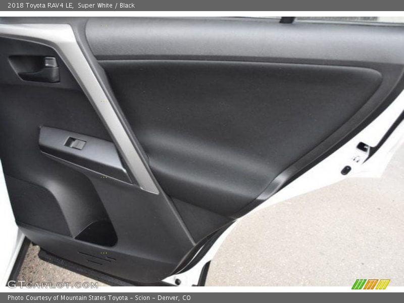 Super White / Black 2018 Toyota RAV4 LE