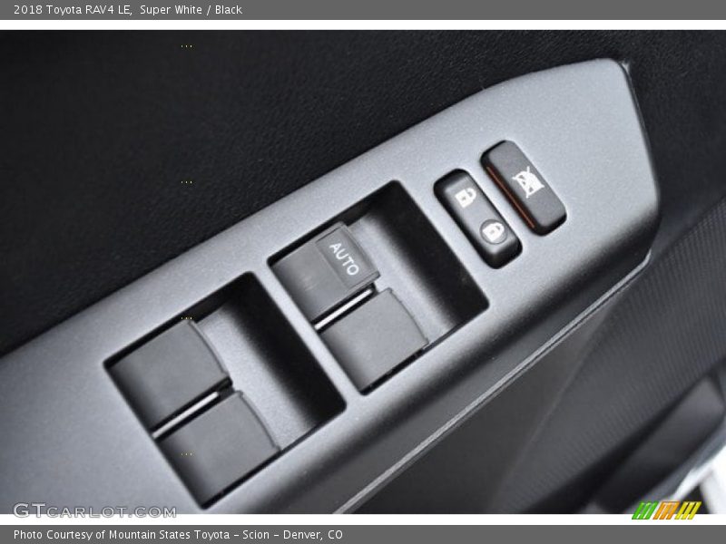 Super White / Black 2018 Toyota RAV4 LE
