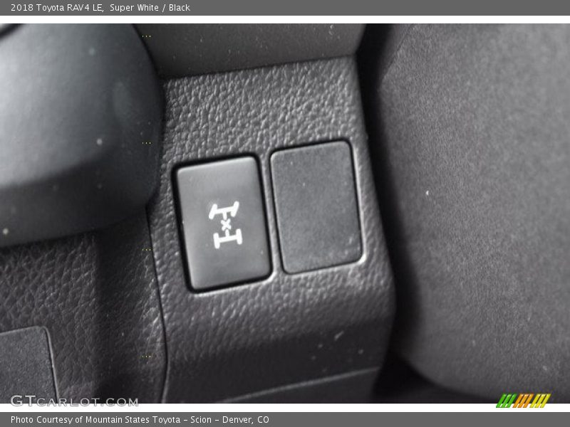 Super White / Black 2018 Toyota RAV4 LE