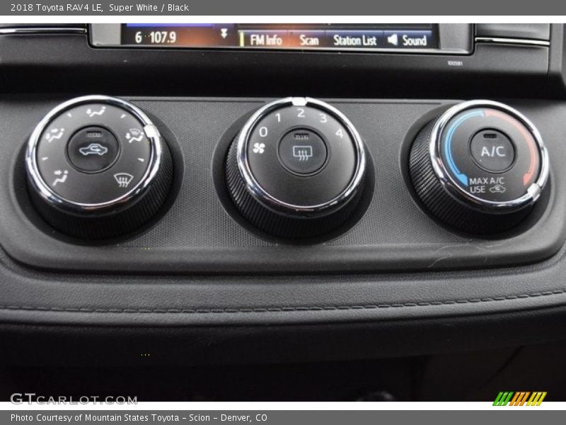 Super White / Black 2018 Toyota RAV4 LE