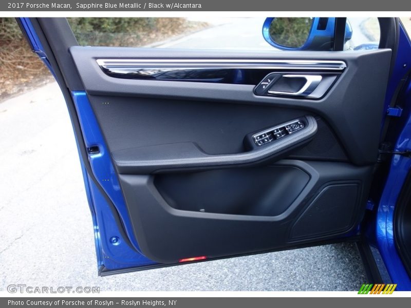 Door Panel of 2017 Macan 