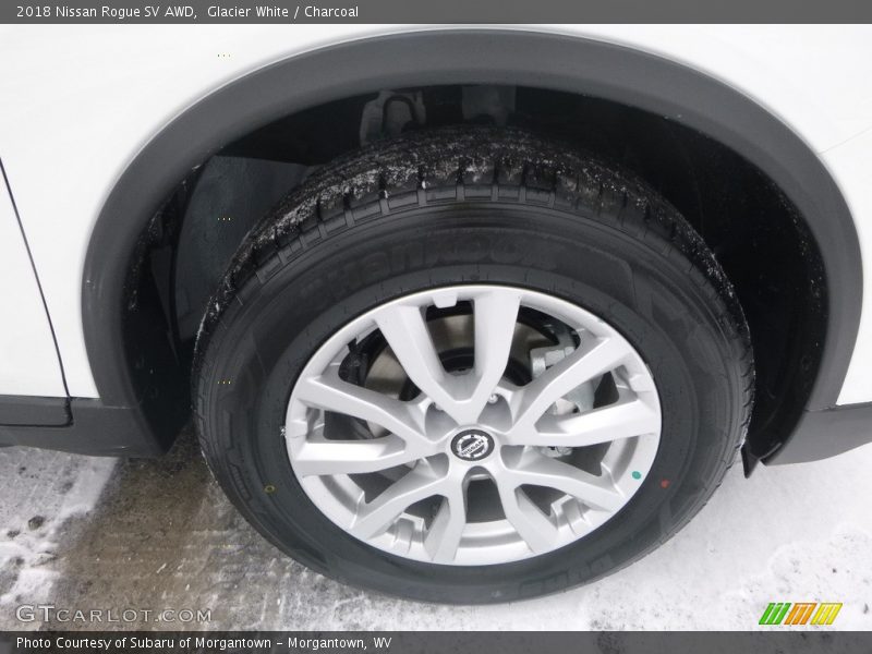 Glacier White / Charcoal 2018 Nissan Rogue SV AWD