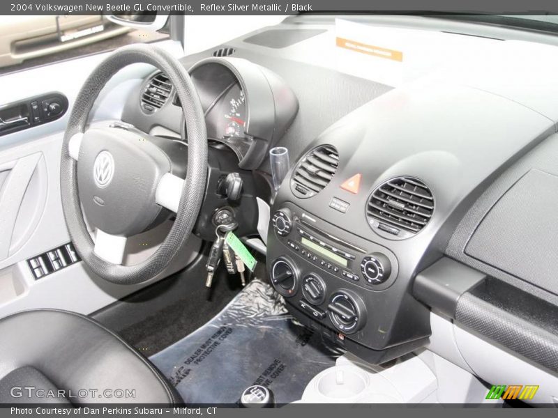 Reflex Silver Metallic / Black 2004 Volkswagen New Beetle GL Convertible