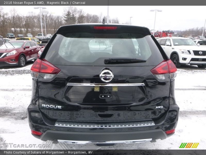 Magnetic Black / Charcoal 2018 Nissan Rogue S AWD