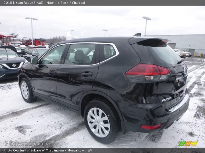 Magnetic Black / Charcoal 2018 Nissan Rogue S AWD