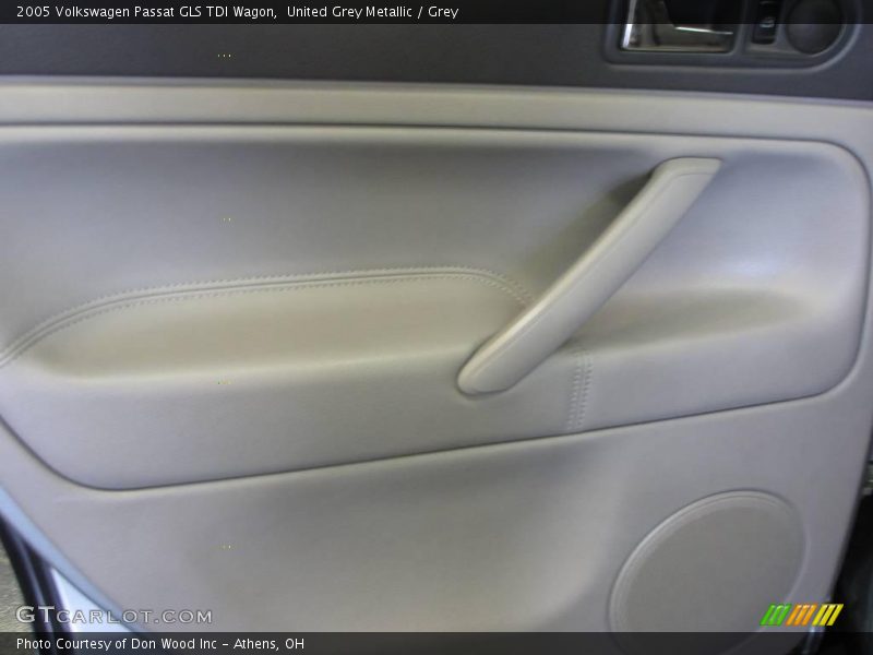 United Grey Metallic / Grey 2005 Volkswagen Passat GLS TDI Wagon