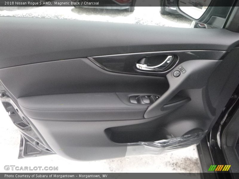 Magnetic Black / Charcoal 2018 Nissan Rogue S AWD