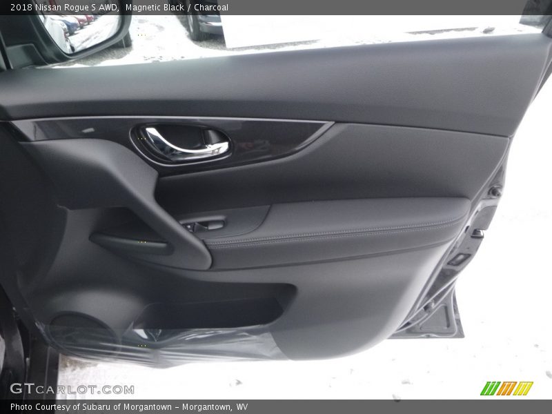 Magnetic Black / Charcoal 2018 Nissan Rogue S AWD