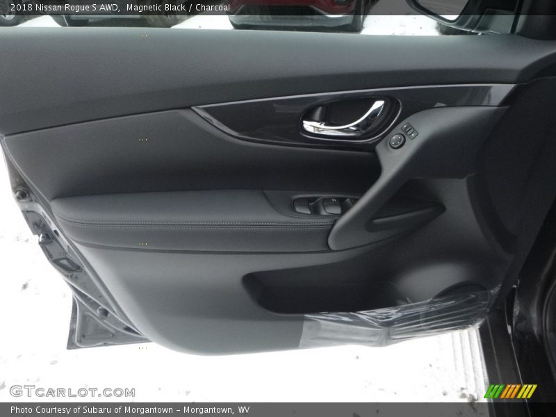 Magnetic Black / Charcoal 2018 Nissan Rogue S AWD