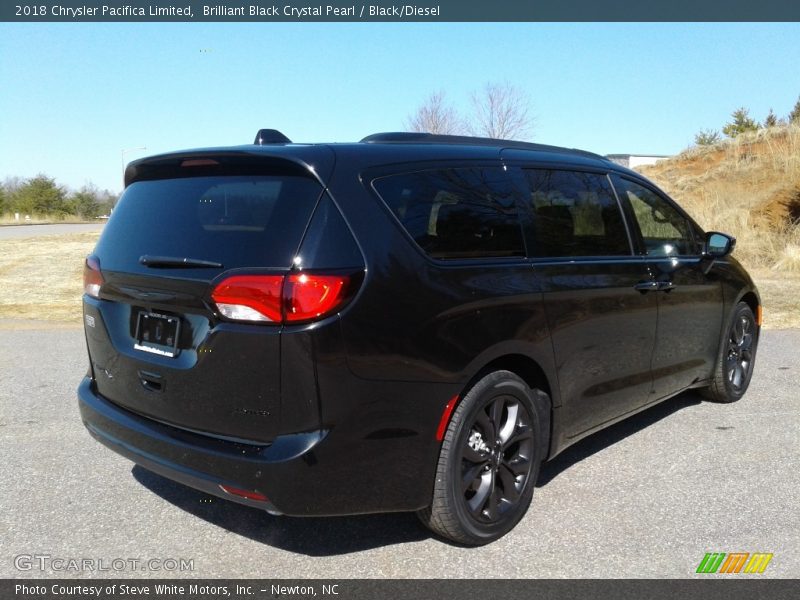 Brilliant Black Crystal Pearl / Black/Diesel 2018 Chrysler Pacifica Limited