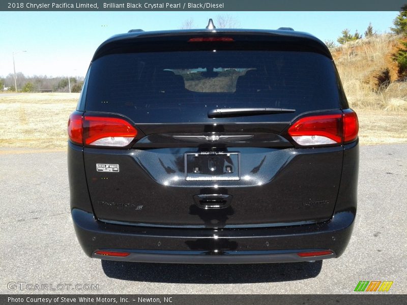 Brilliant Black Crystal Pearl / Black/Diesel 2018 Chrysler Pacifica Limited