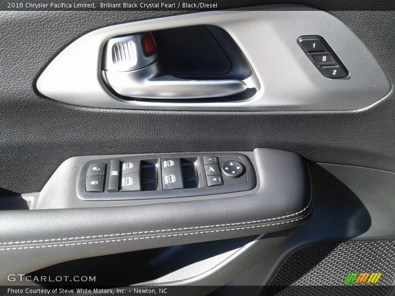 Brilliant Black Crystal Pearl / Black/Diesel 2018 Chrysler Pacifica Limited