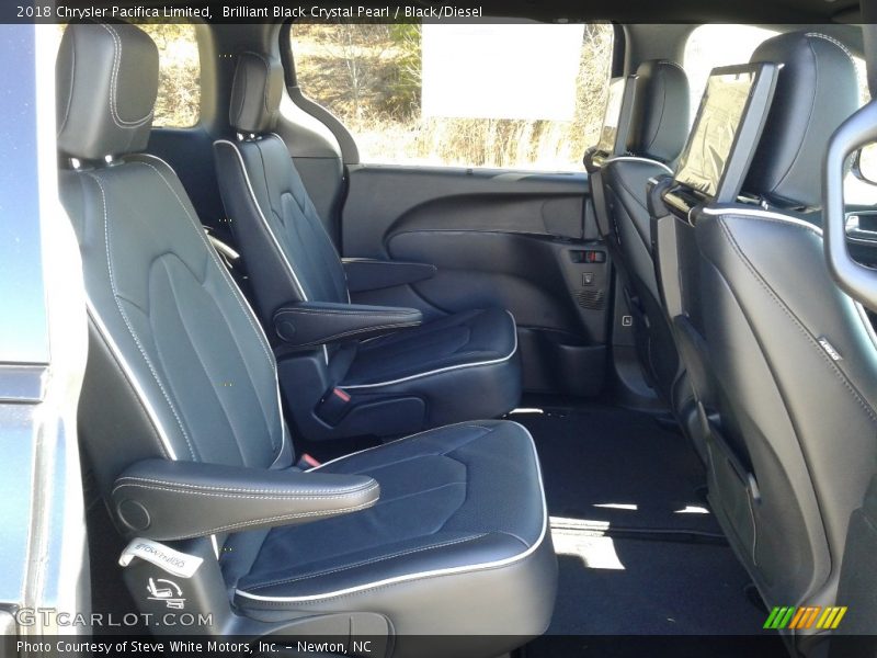 Brilliant Black Crystal Pearl / Black/Diesel 2018 Chrysler Pacifica Limited