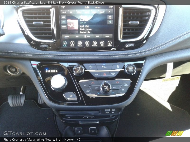 Brilliant Black Crystal Pearl / Black/Diesel 2018 Chrysler Pacifica Limited