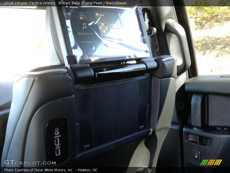 Brilliant Black Crystal Pearl / Black/Diesel 2018 Chrysler Pacifica Limited