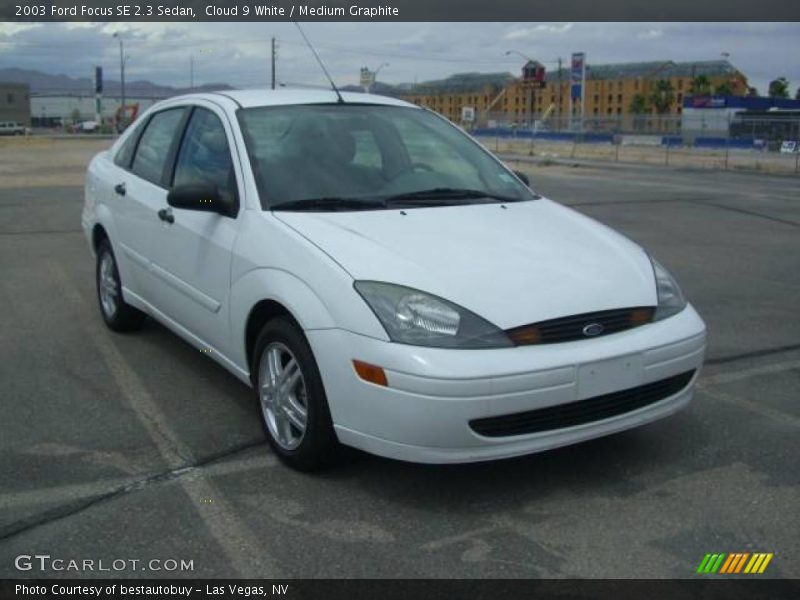 Cloud 9 White / Medium Graphite 2003 Ford Focus SE 2.3 Sedan